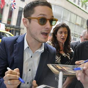 Name:ELIJAH WOODCaption:
Image #: 14568293 Elijah Wood greets fans outside NBC Studios before his appearance with Jimmy Fallon in New York City on June 22, 2011. MAXA /Landov
 Add to Shopping Cart 
Print this picture detail


Keywords:

ENTERTAINMENT}


Date:

23/06/2011 18:19


Credit: 

LANDOV


Source:



Dimensions:

2848 x 4288


Photo:



Category: 

E 


Sub Category:



City:

NEW YORK


Country: 

United States of America


ID: 

27823583


Theme:

news


Reference:

14568293


Coverages:

ELIJAH WOOD/